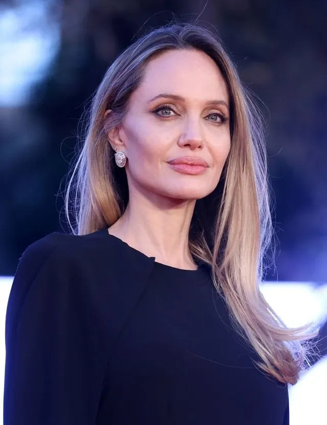WORLD CUP — Actress - 2